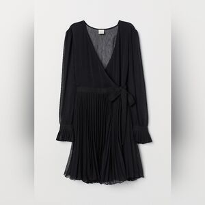 H&M Black Pleated Long Sleeve Shifron Dress